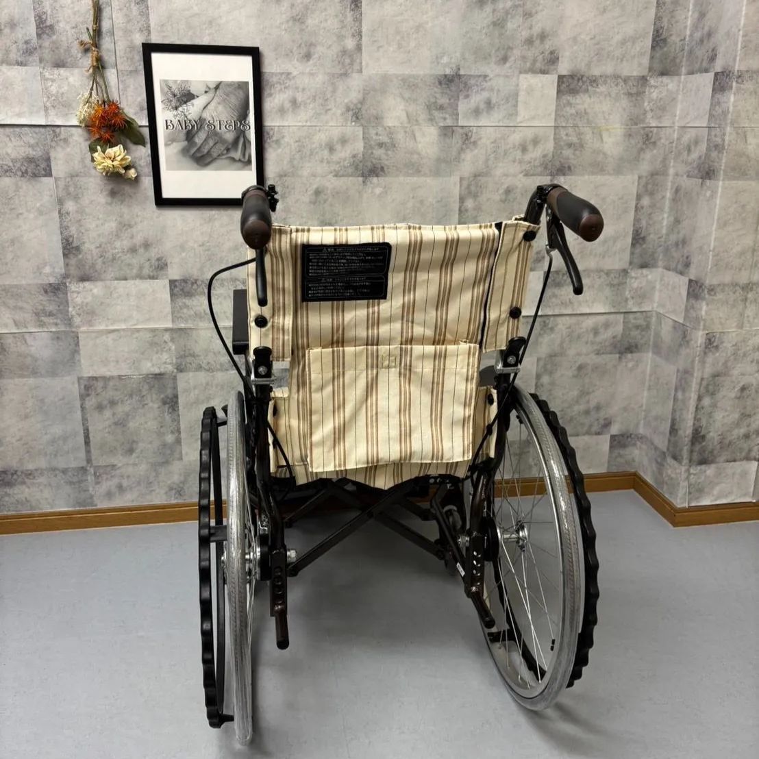 カワムラサイクル　WAVITシリーズ　WA22-40 車椅子　ノーパンクタイヤ WAVITシリーズ WA22-40 ノーパンクタイヤ 自走介助兼用 車椅子
