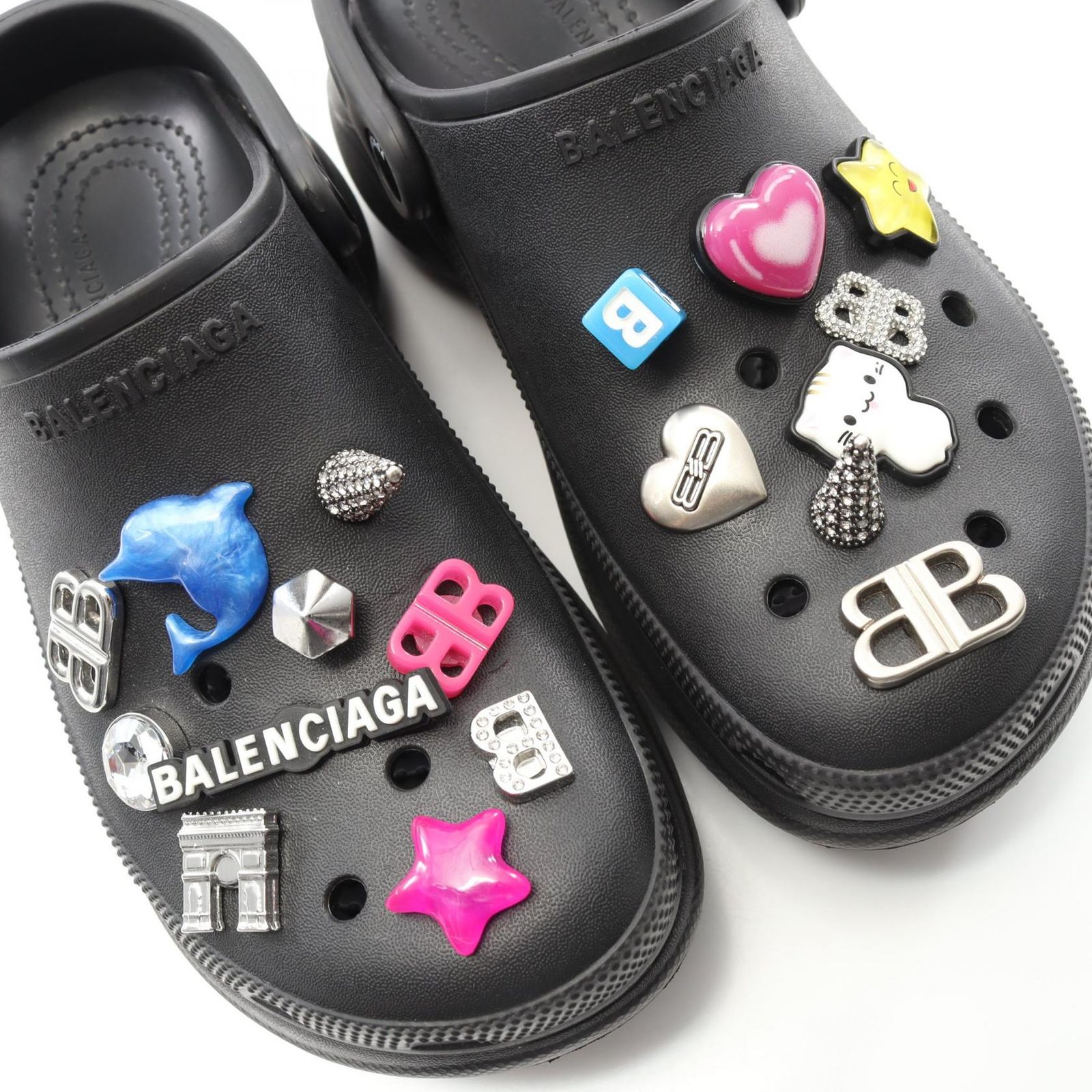 ★BALENCIAGA★クロックス ジービッツ ミュール ホワイト の ウィメンズ Crocs™ ミュール Jibbitz™ スニーカー