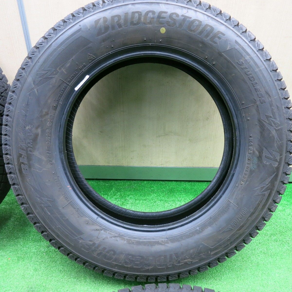 送料無料] バリ溝！23年！9.5分☆ジムニー 175/80R16 スタッドレス