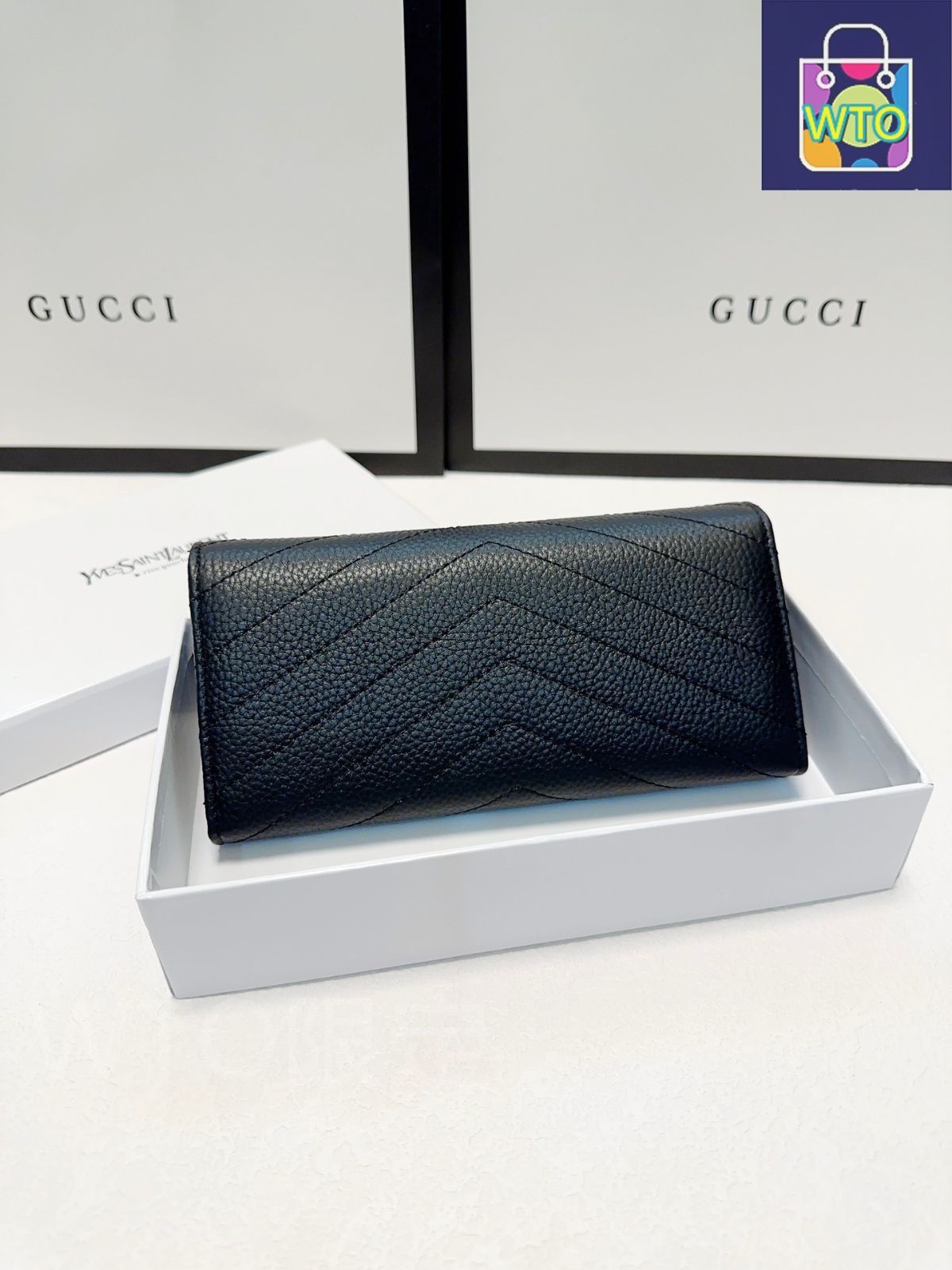 頭層の牛革を採用し 細工が精緻で