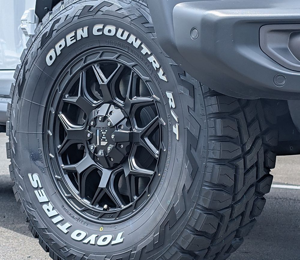 JL JK ラングラー グランドチェロキー タイヤホイールセット 18インチ InFerno TOYO オープンカントリー RT 285|60R18
