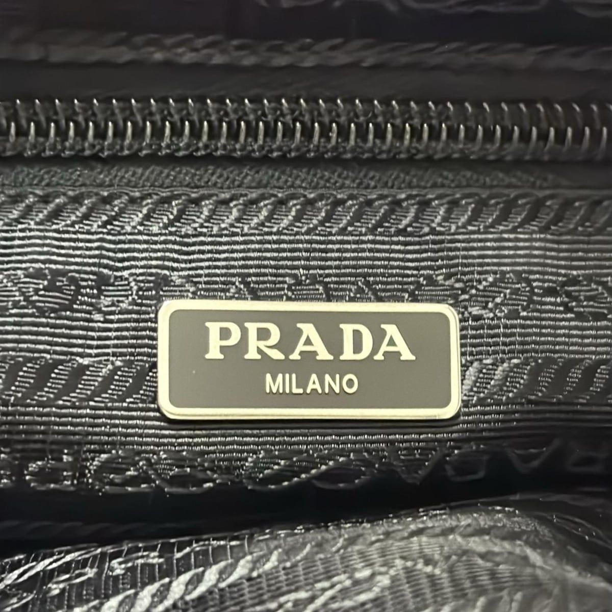 PRADA(プラダ) ポーチ美品 スモール Re-Nylon ポーチ 1SN021 黒 Re  