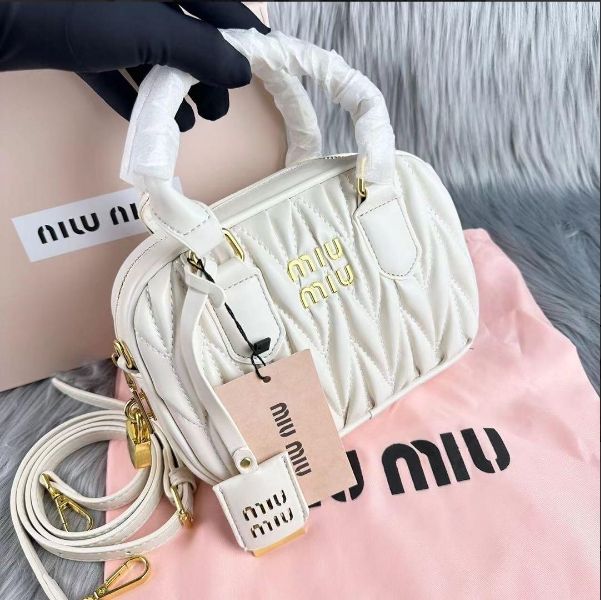 日本最大の 箱付き】 【美品 Miumiu ハンドバッグ ミュウミュウ