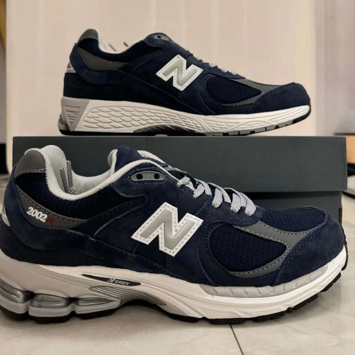 ニューバランス 2002R ゴアテックス エクリプスネイビーのユニセックススポーツシューズ New Balance 2002R GORE-TEX Eclipse