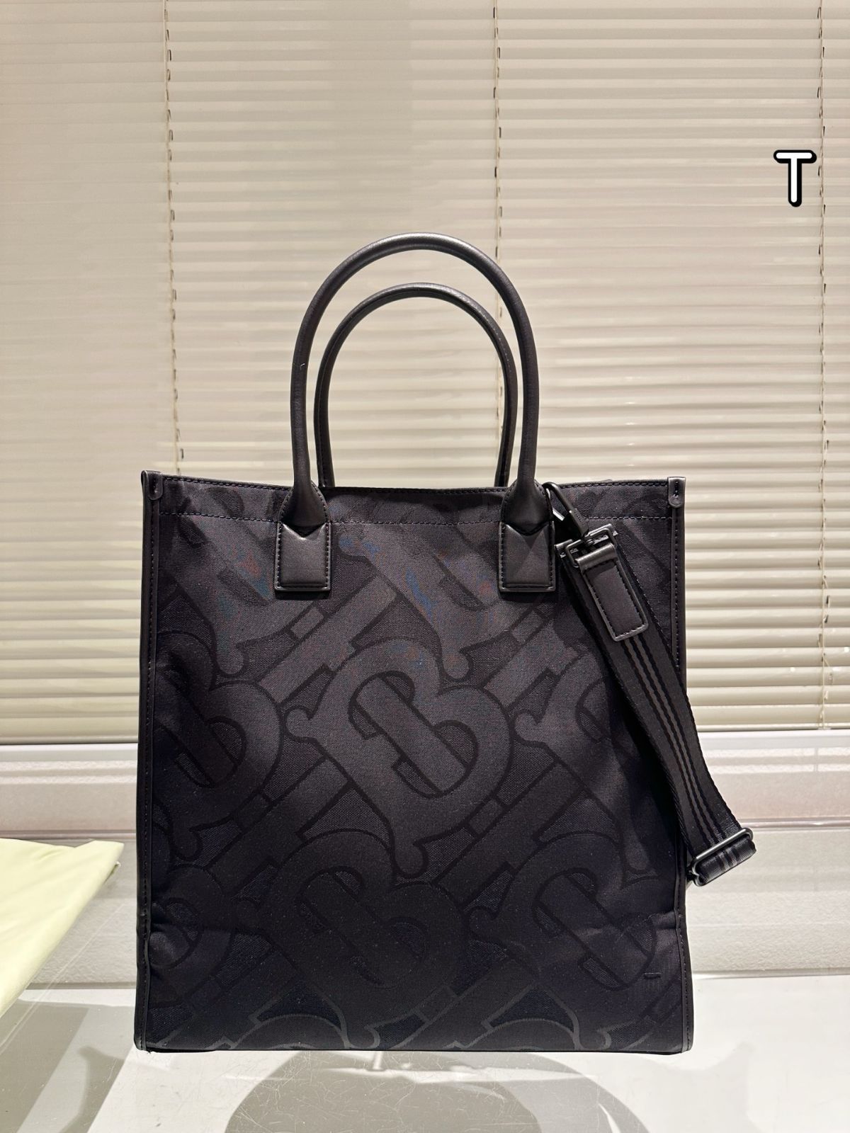 Burberry バーバリー ハンドバッグ 今日特価】Burberry Fall 2025 Handbag / バーバリー フォール
