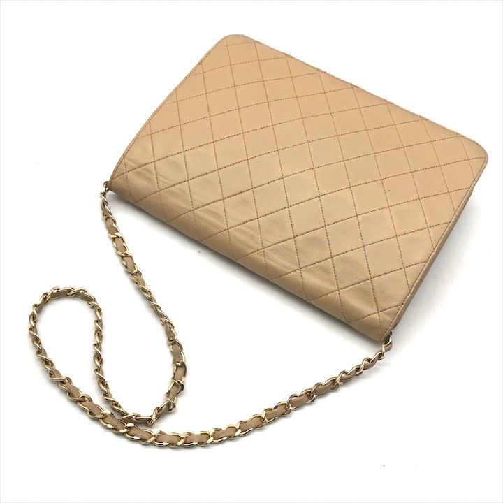 CHANEL シャネル ココマーク マトラッセ ラムスキン プッシュロック チェーン ショルダー バッグ ベージュ a2350 CHANEL シャネル ココマーク マトラッセ ラムスキン プッシュロック
