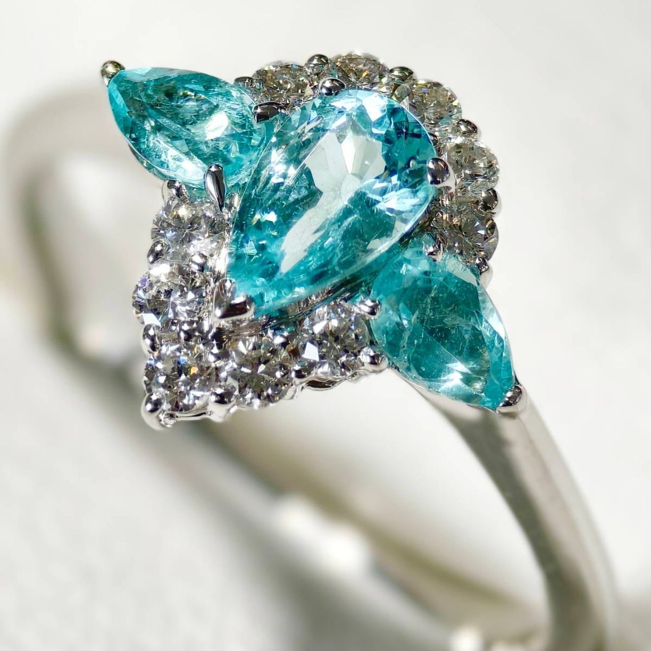 K18WG パライバトルマリン ダイヤモンド リング 0.11ct 0.23ct