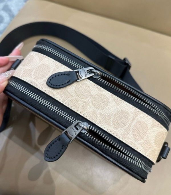 ワイアットクロスボディバッグ