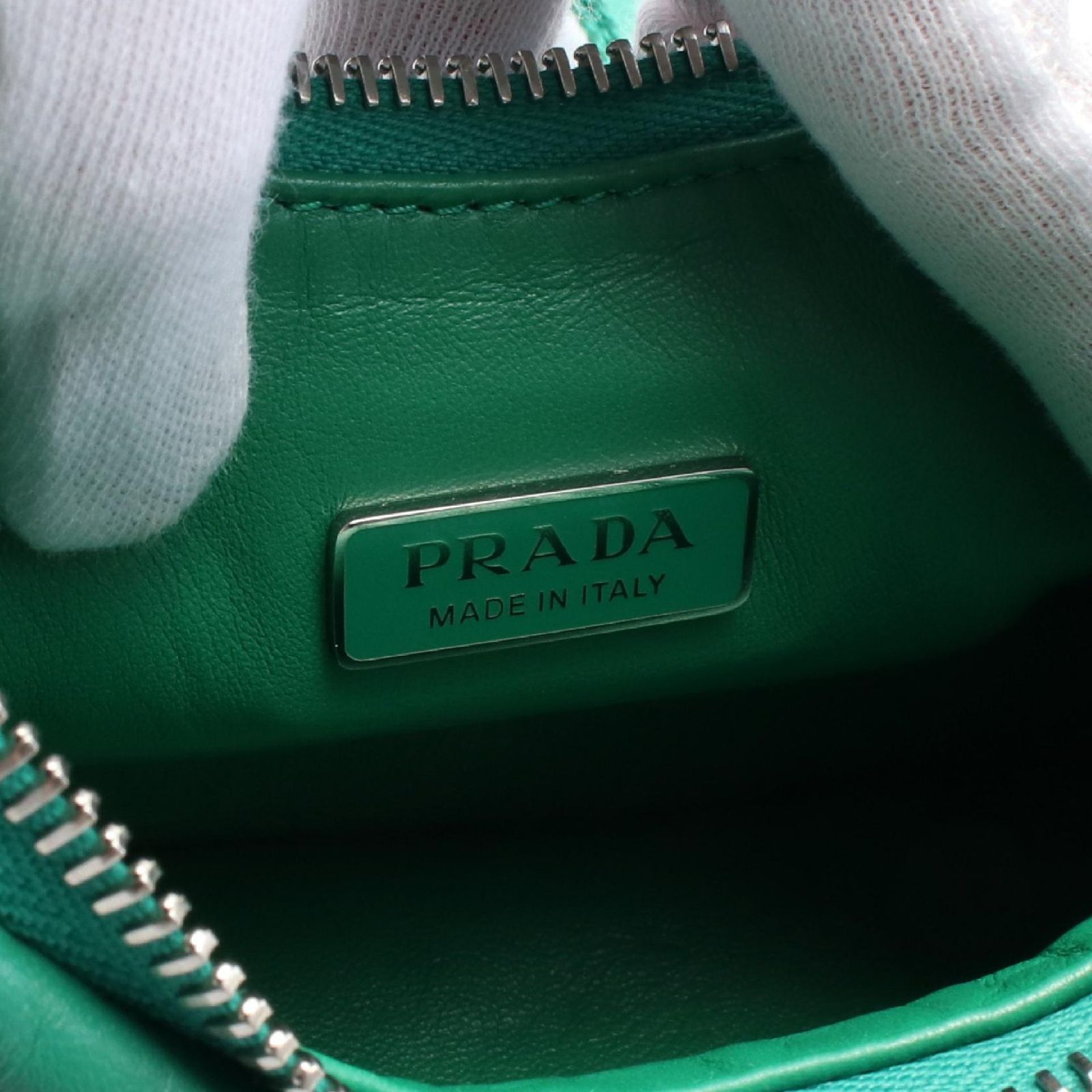 プラダ PRADA ショルダーバッグ Re-Edition 2006 エンブロイ