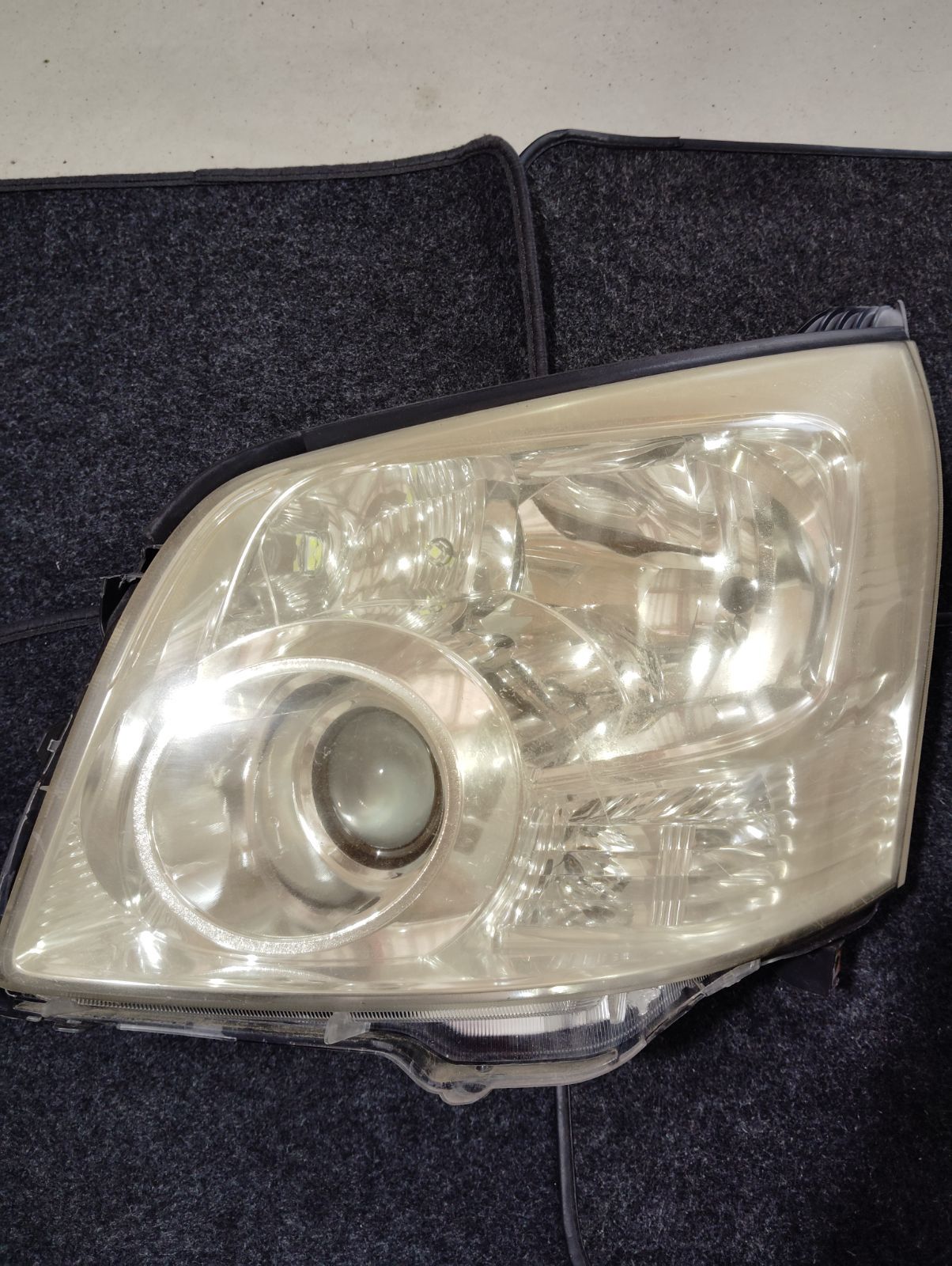 ヴォクシー ZRR70W⁄ZS前期 ヘッドライト左右 セットHID 28-203