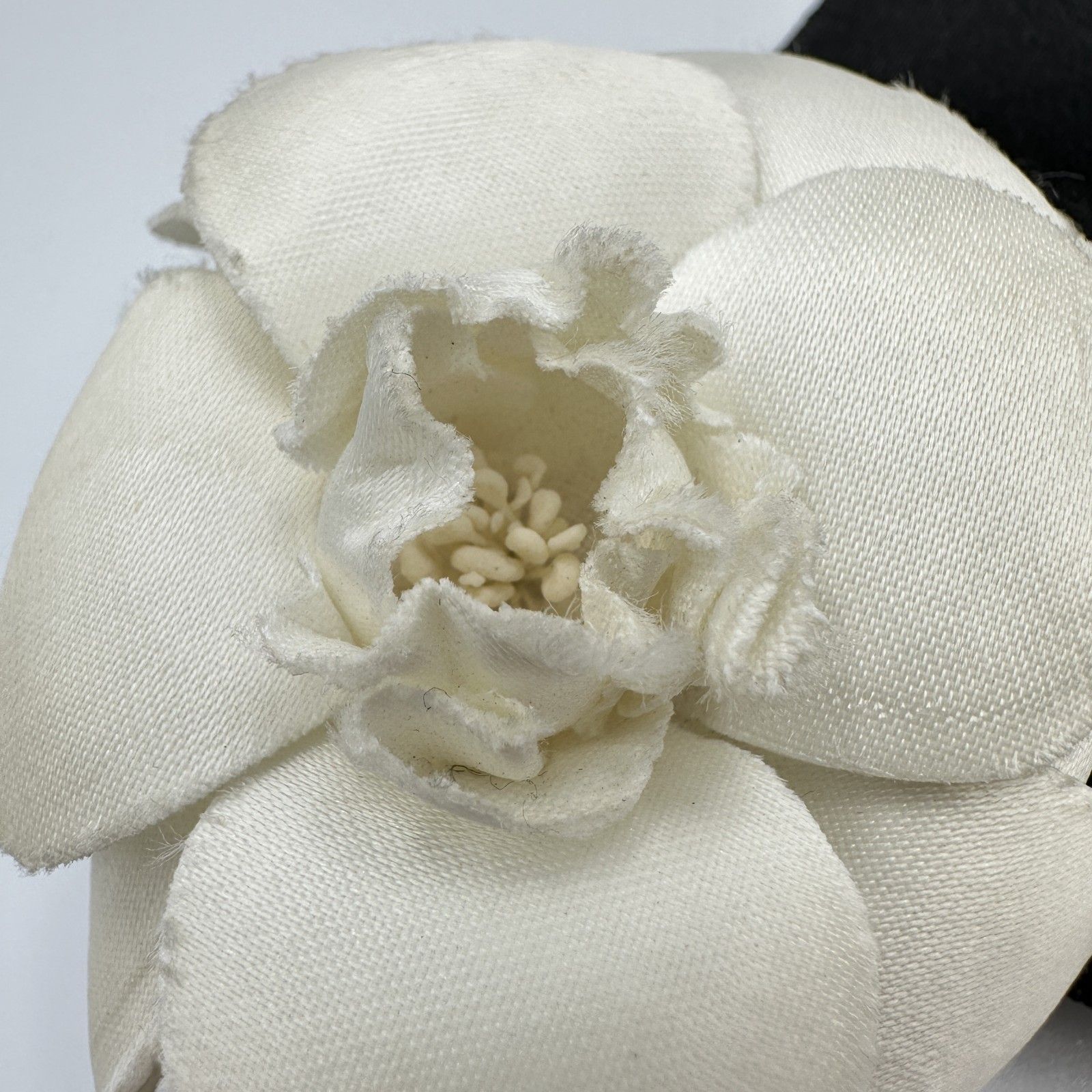 シャネル カメリア×リボン コサージュ ブローチ ブラック×ホワイト 箱