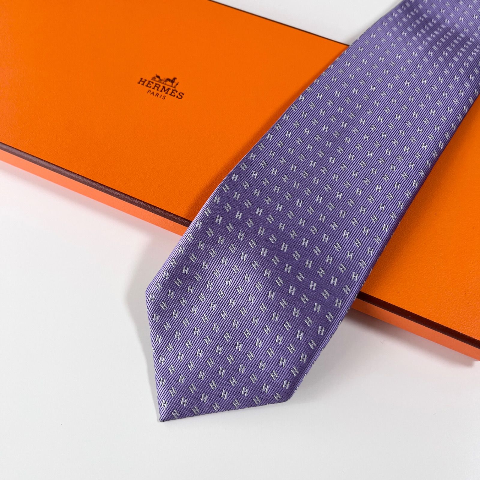 【美品】HERMES エルメス ネクタイ　H柄　ドット　シルク　パープル 楽天市場】【アパレル】HERMES エルメス ネクタイ Hロゴ シルク