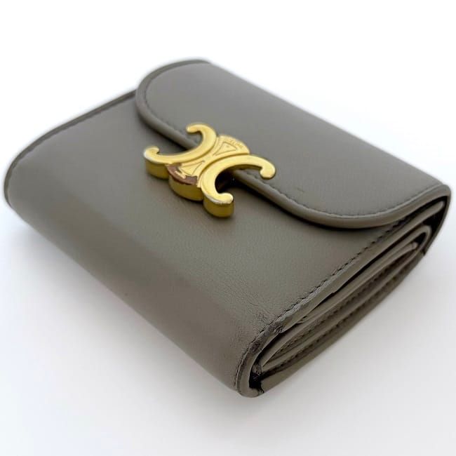 セリーヌ 三つ折り 財布 ベージュ トリオンフ ロゴ レザー 中古 - メルカリ