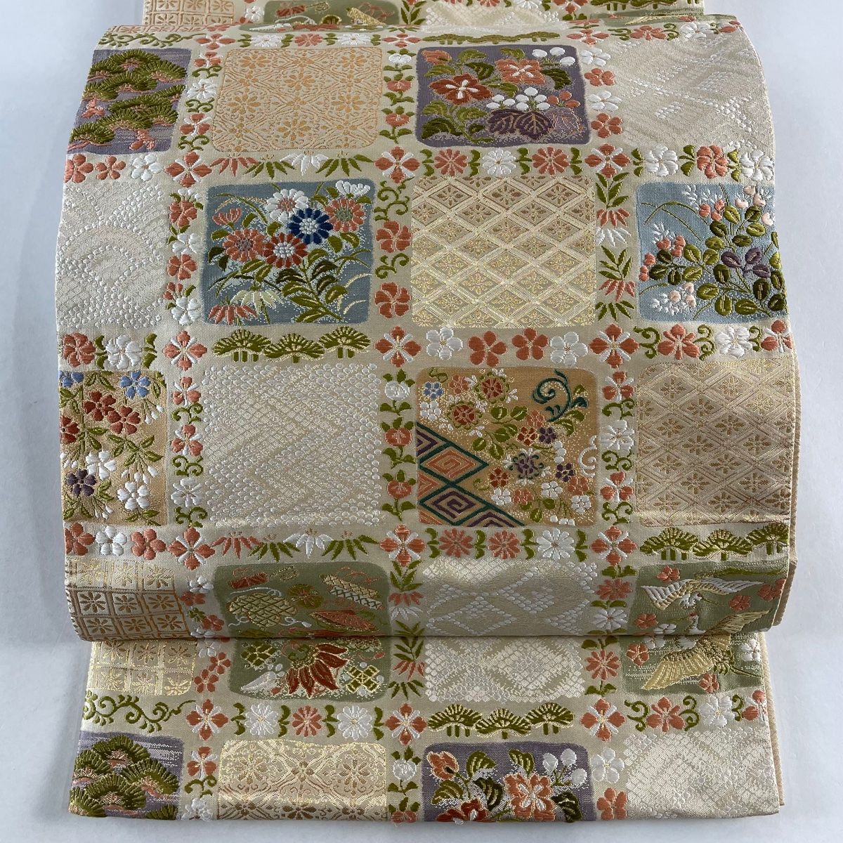 袋帯 名品 宝尽くし 草花 箔 金糸 ベージュ 六通 正絹