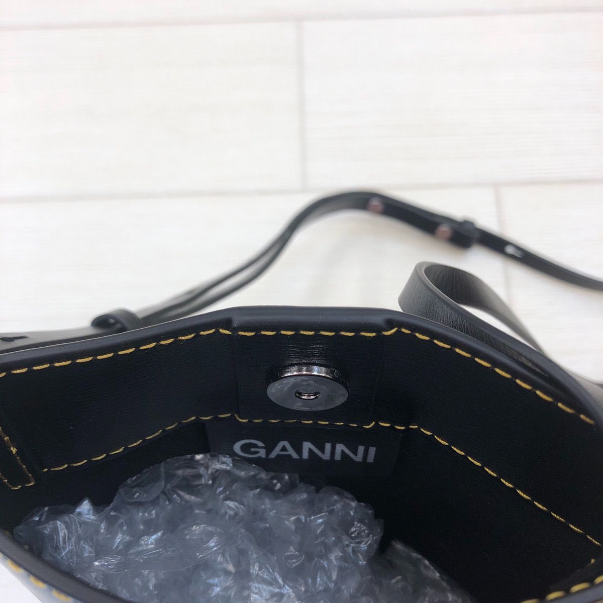 新品未使用 タグ付き GANNI ショルダーバッグ スマホショルダー ミニ 