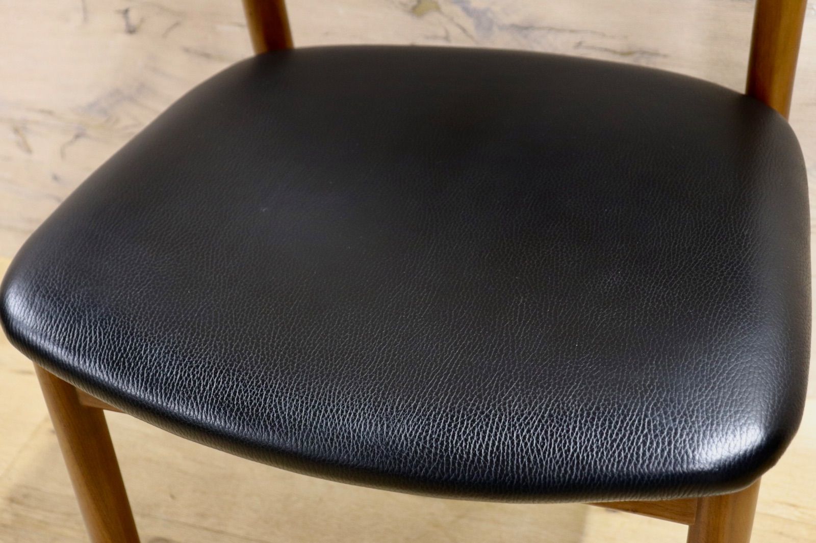 GMIK573B ACTUS アクタス SOUP アームチェア タイプC ダイニングチェア ウォールナット材 本革 レザー 北欧モダン 定価8.8万 MARWIL-DEMENAGEMENTS_CH