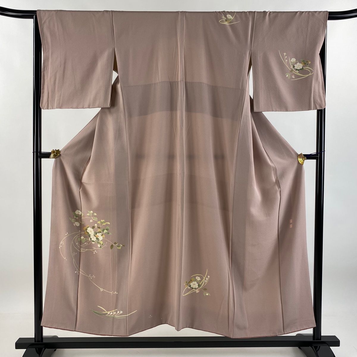 付下げ 身丈150.5cm 裄丈66.5cm M 袷 落款 草花 ピンクベージュ 正絹 名品