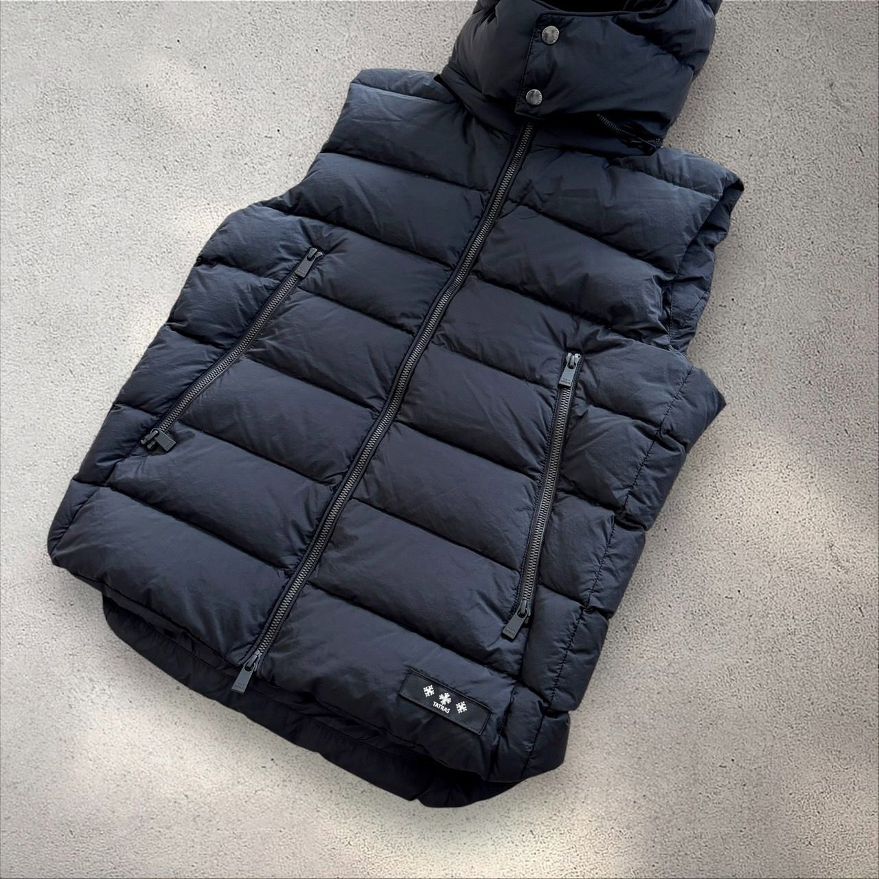 【美品】TATRAS ダウンベスト タトラス CURONE クローネ　黒　L 良品◎ 定価75,600円 TATRAS CURONE タトラス クローネ ブラック