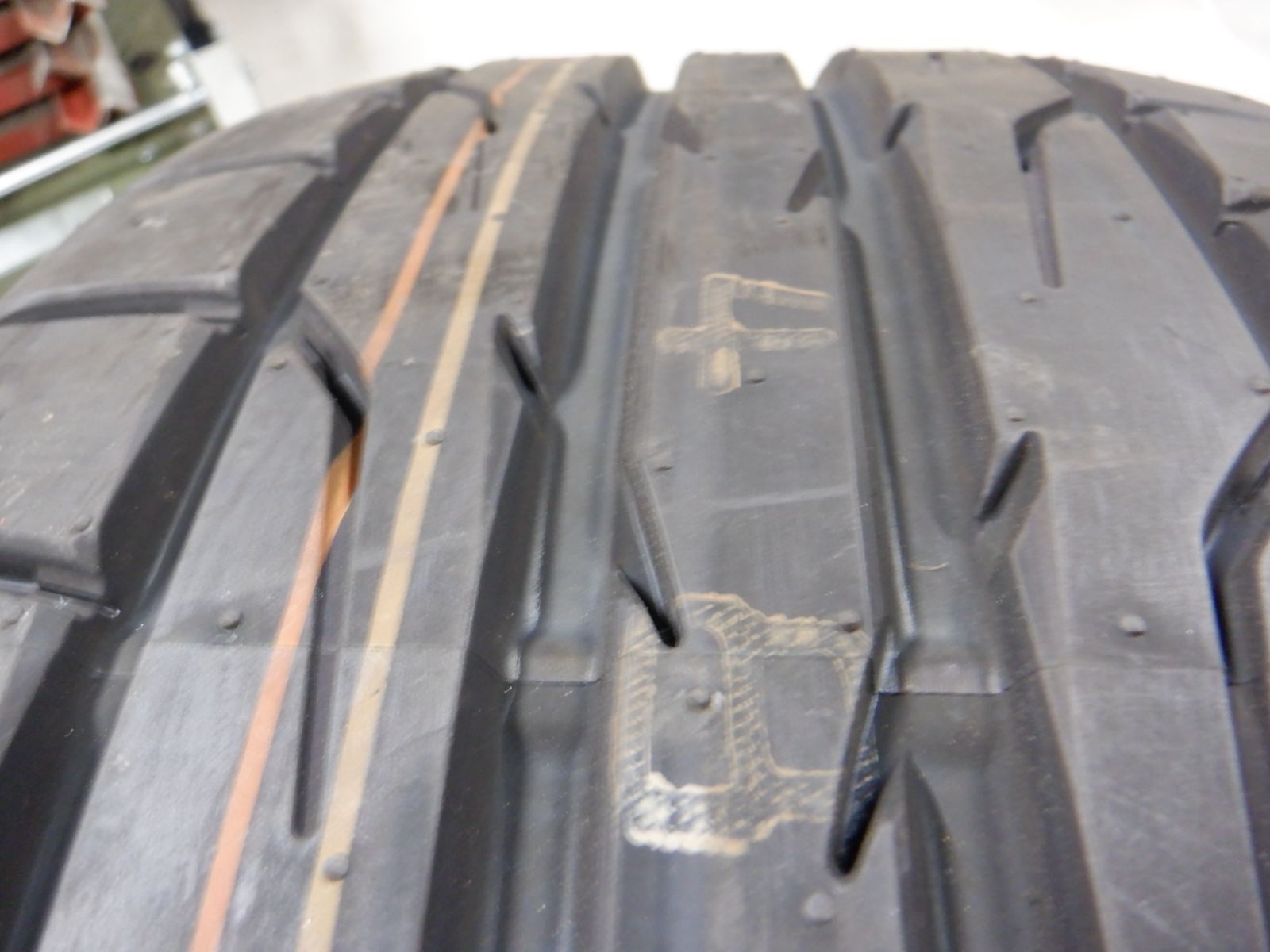 235 40R18 ダンロップ ディレッツァDZ102 ２本 製 シビック ベンツ ボルボ シロッコ ルノーなどに WWW_OLIVIERBERNSTEIN_COM