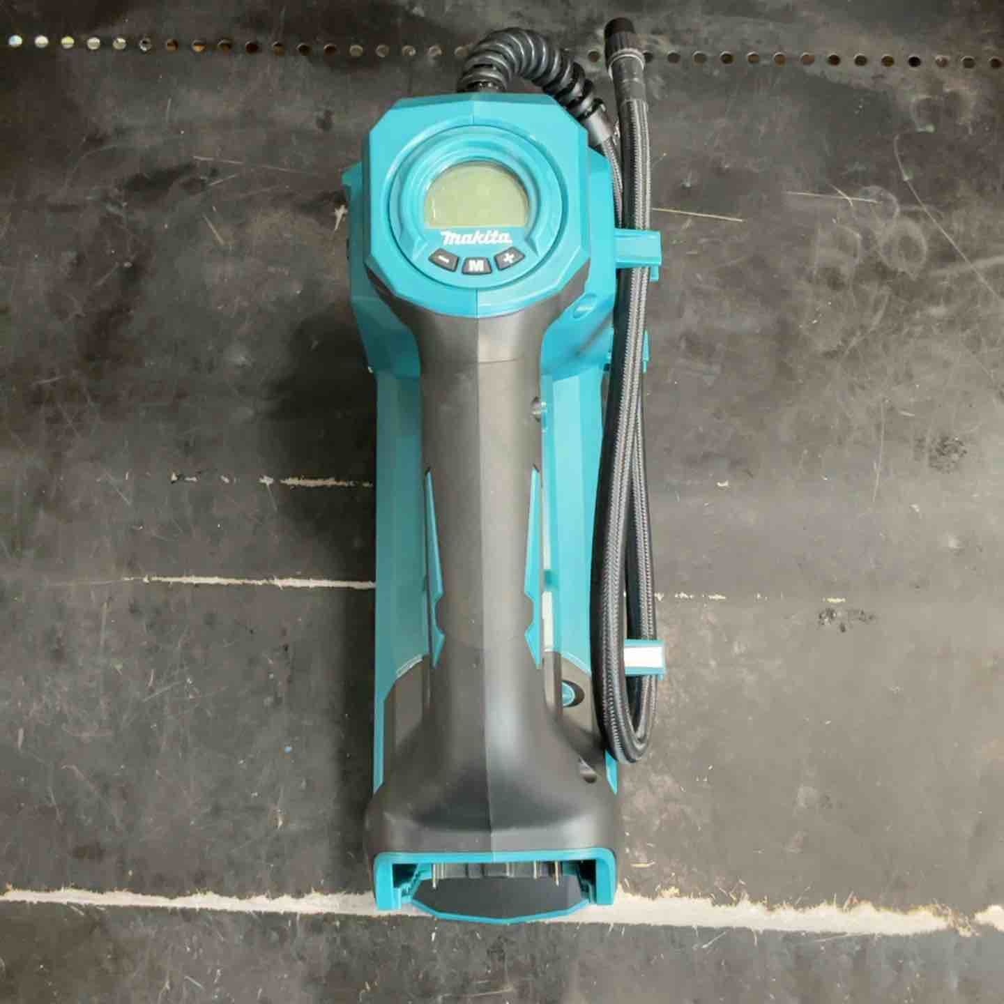 makita コードレス空気入れ