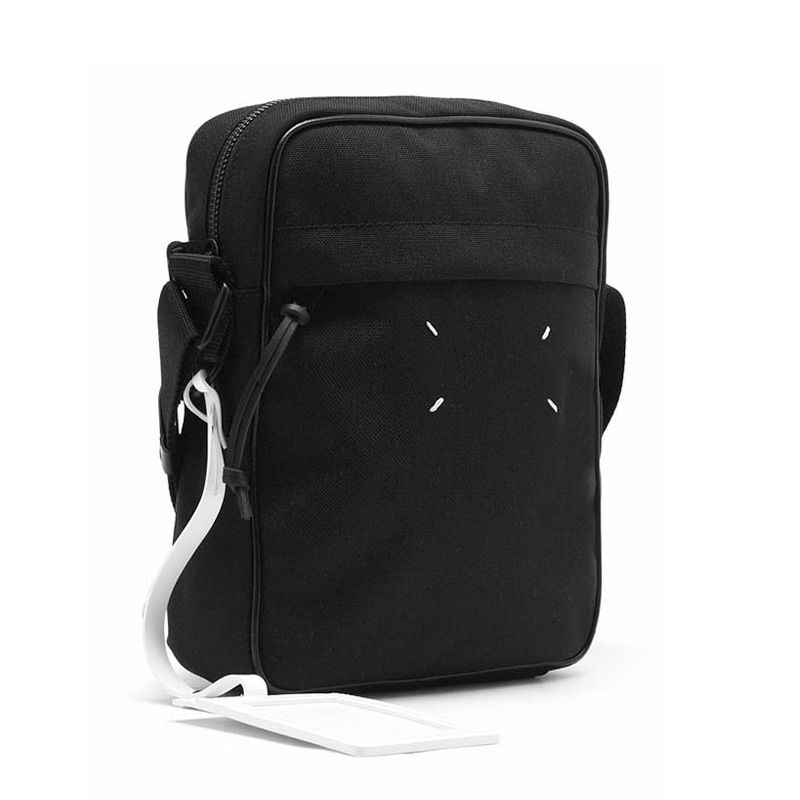 メゾンマルジェラ ボディバッグ キャンバス ブラック 黒 ロゴ パス