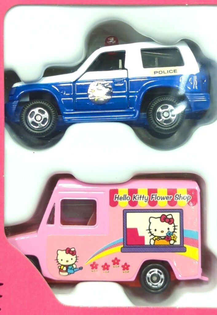 トミー キャラトミカギフトセット ハローキティお仕事カーセット