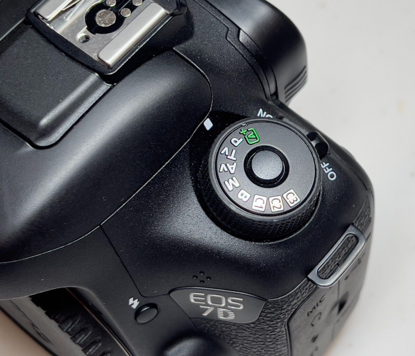 Canon EOS 7D Mark II 本体と付属品 中古】Canon キヤノン EOS 7D Mark II デジタル一眼レフカメラ