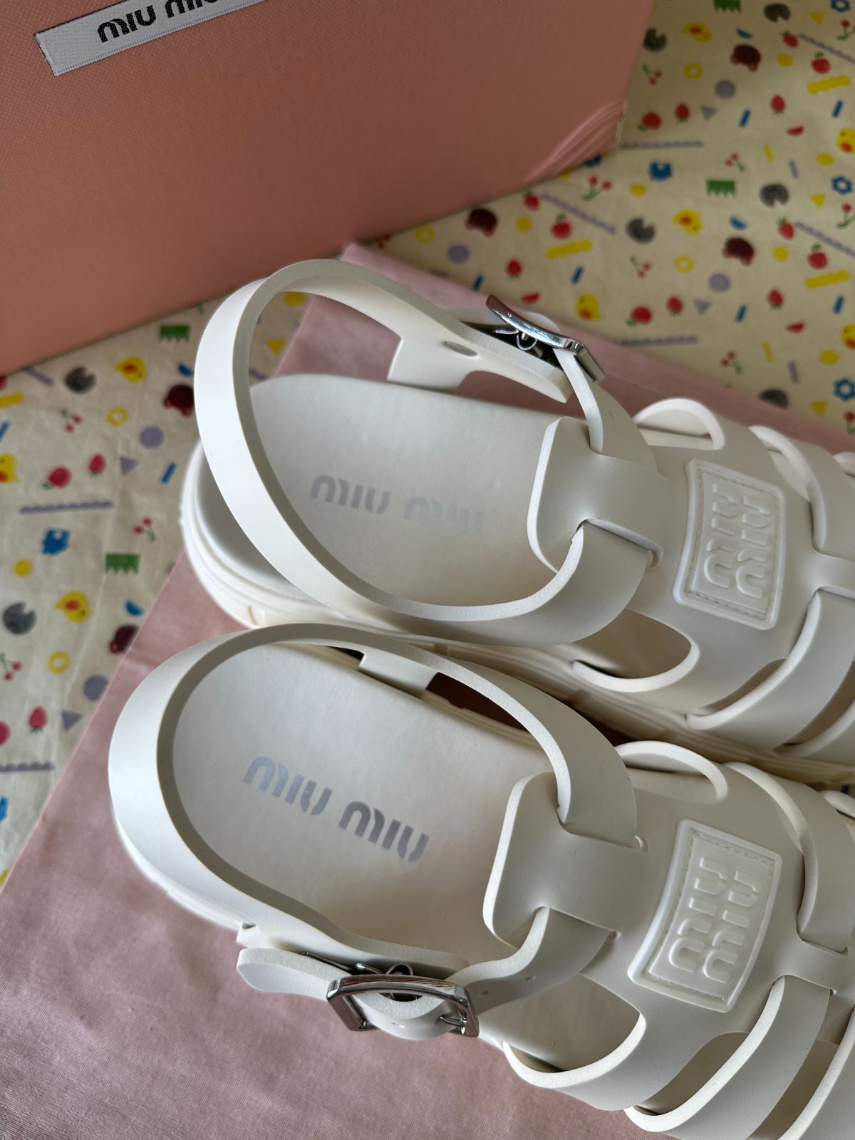 miu miu サンダル ホワイトクリーム 箱付き 新品未使用 miu miu サンダル ホワイトクリーム 箱付き 新品未使用 - メルカリ