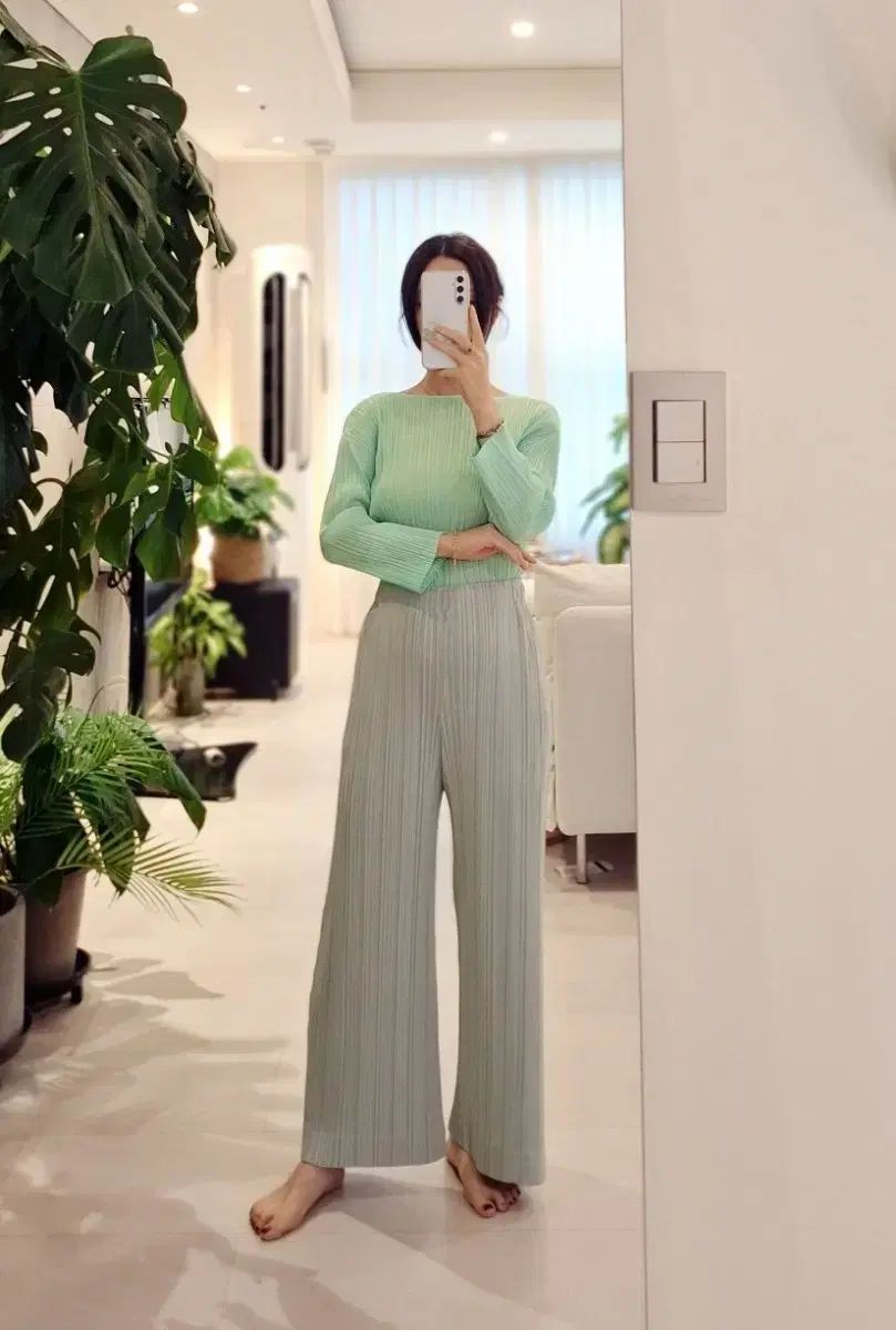 プリーツプリーズ　イッセイミヤケ　プリーツトップス　ミントグリーン　日本製　3 PLEATS PLEASE(プリーツプリーズ) 23 年 ミントグリーン
