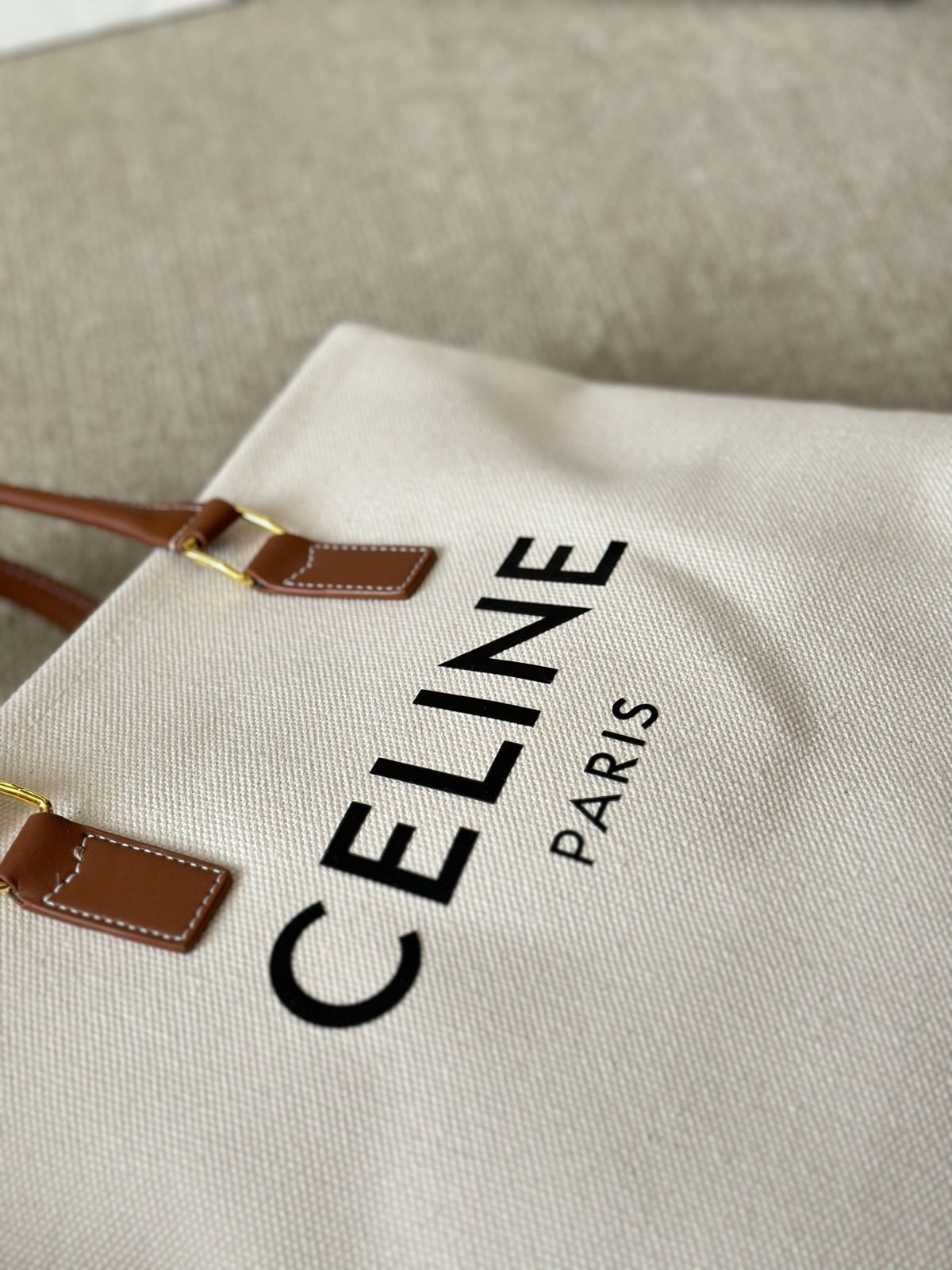 【CELINE】関税込★Lisa着用★アバ トリオッペキャンバスバッグ CELINE】セリーヌ 人気 トリオンフキャンバス AVA バッグ