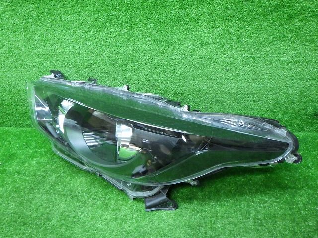 ヤリス　ヘッドライト　左　koito k0-1 ジャンク品 ジャンク トヨタ KSP210 ヤリス 左ヘッドライト ハロゲン K0-1