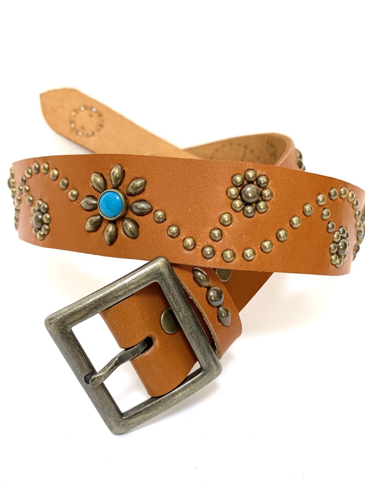 栃木レザー　フラワー型スタッズベルト　ナチュラル（ターコイズスポッツ）一枚革 栃木レザー エンドオンリー スタッズベルト ナチュラル ターコイズ