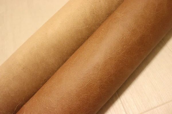 マロンブラウン 253ds クロム革 牛革 イタリア レザー プルアップ加工 はぎれ 一枚革 レザークラフト 革 皮 本革 diy 生地 材料