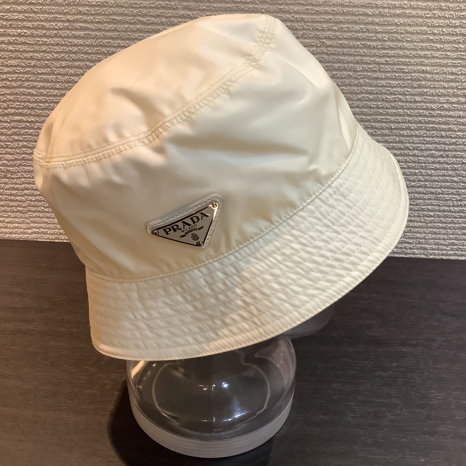 20年製 プラダ PRADA RE-NYLON 三角プレート ナイロン ハット ホワイト 白 2HC137 2DMI 【XL】レディース メンズ  バケット リナイロン 帽子 P217