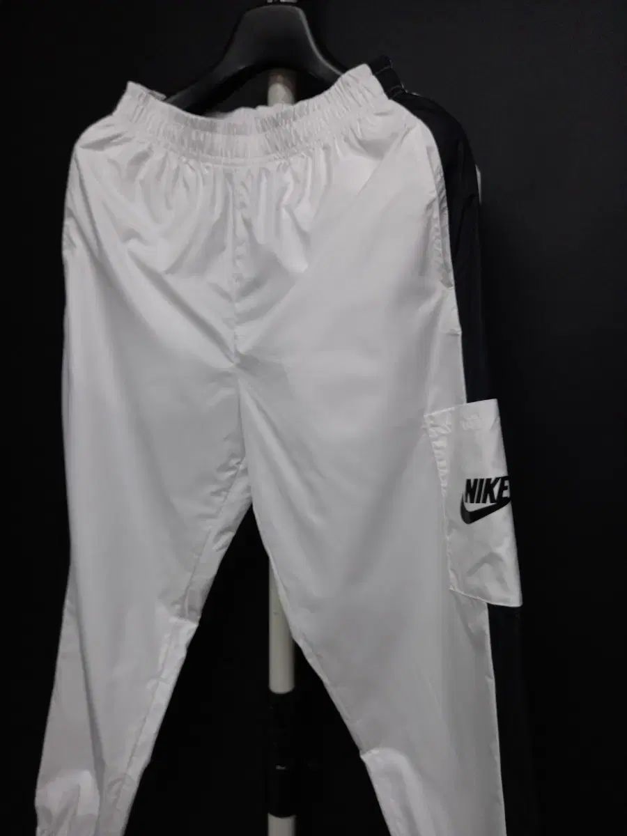 【きれいめファッション51選】上品さと清潔感をキープし NIKE(ナイキ) アノラック レディース ジョガー トレーニング ジャケット・アウター