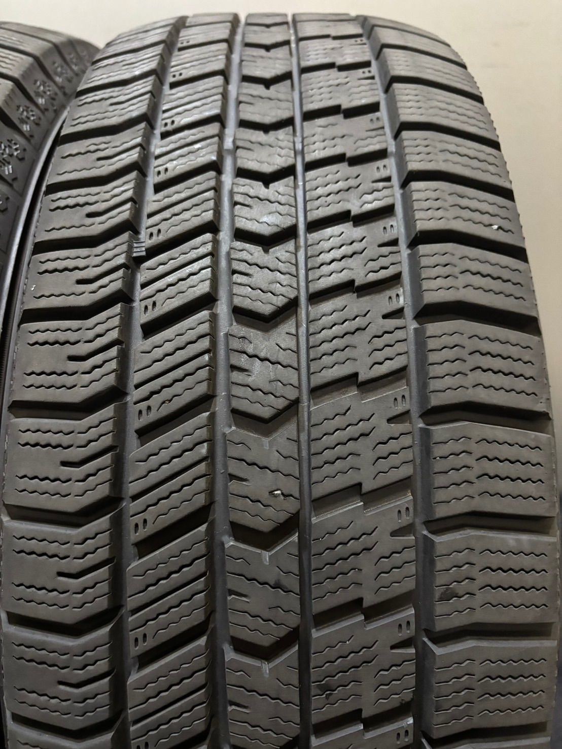 205|60R16 GOODYEAR|ICE NAVI8 23年製 スタッドレス 4本 ノア ヴォクシー ステップワゴン 4-K377