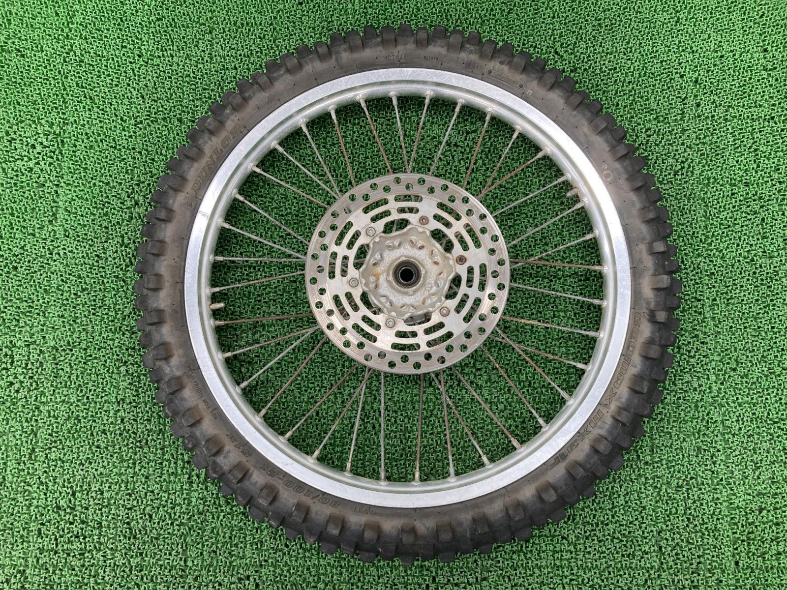RMX250S フロントホイール スズキ 純正 中古 バイク 部品 SJ14A タカサゴ21インチリム ノーマルディスク 曲がり無し 品薄 希少品 82 RMX250S フロントホイール スズキ 純正 バイク 部品 SJ14A タカサゴ21