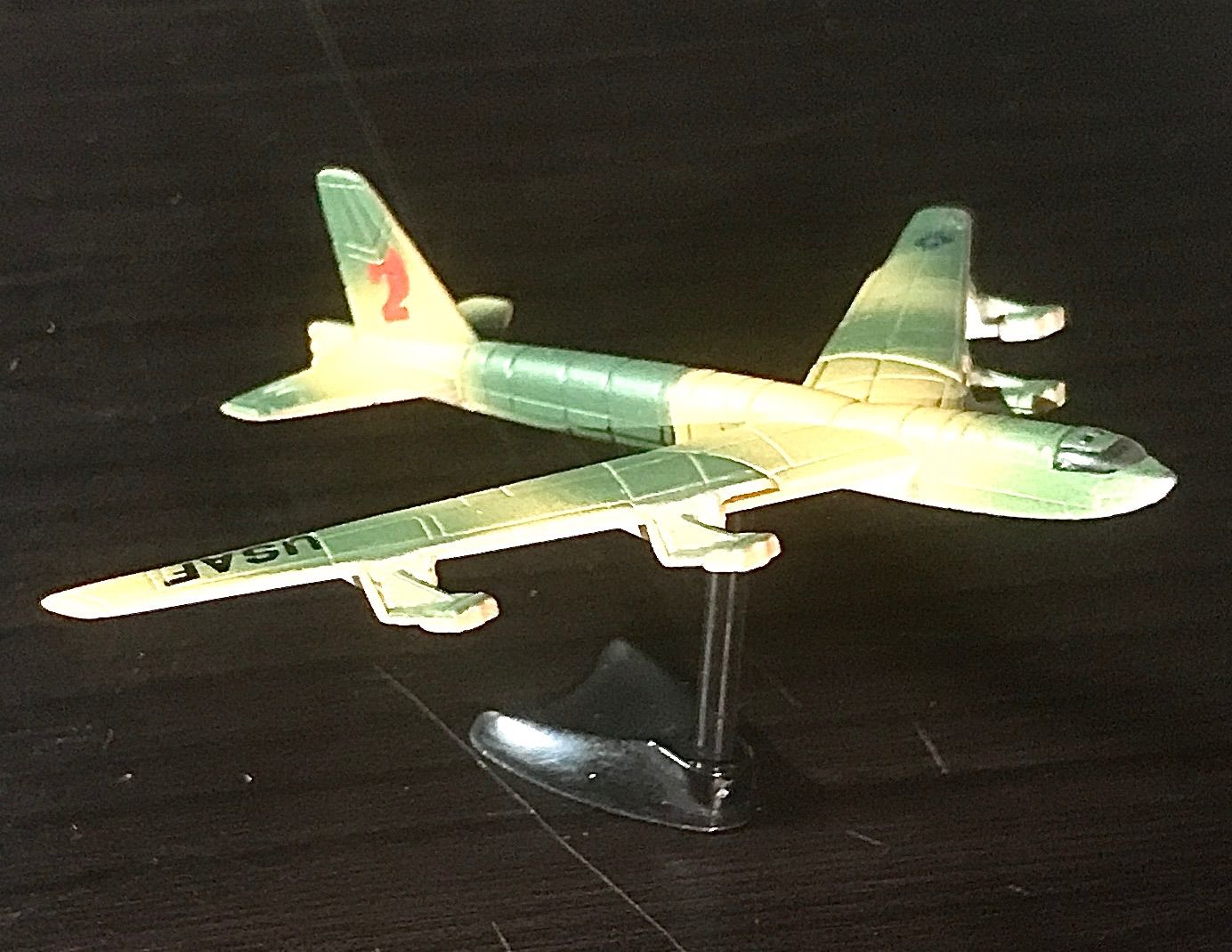 16　ボーイングB-52　ストラトフォートレス　シューティングスター チョコエッグ 世界の戦闘機シリーズ第１弾 Amazon.co.jp: Furuta チョコエッグ 戦闘機シリーズ 第1弾 16