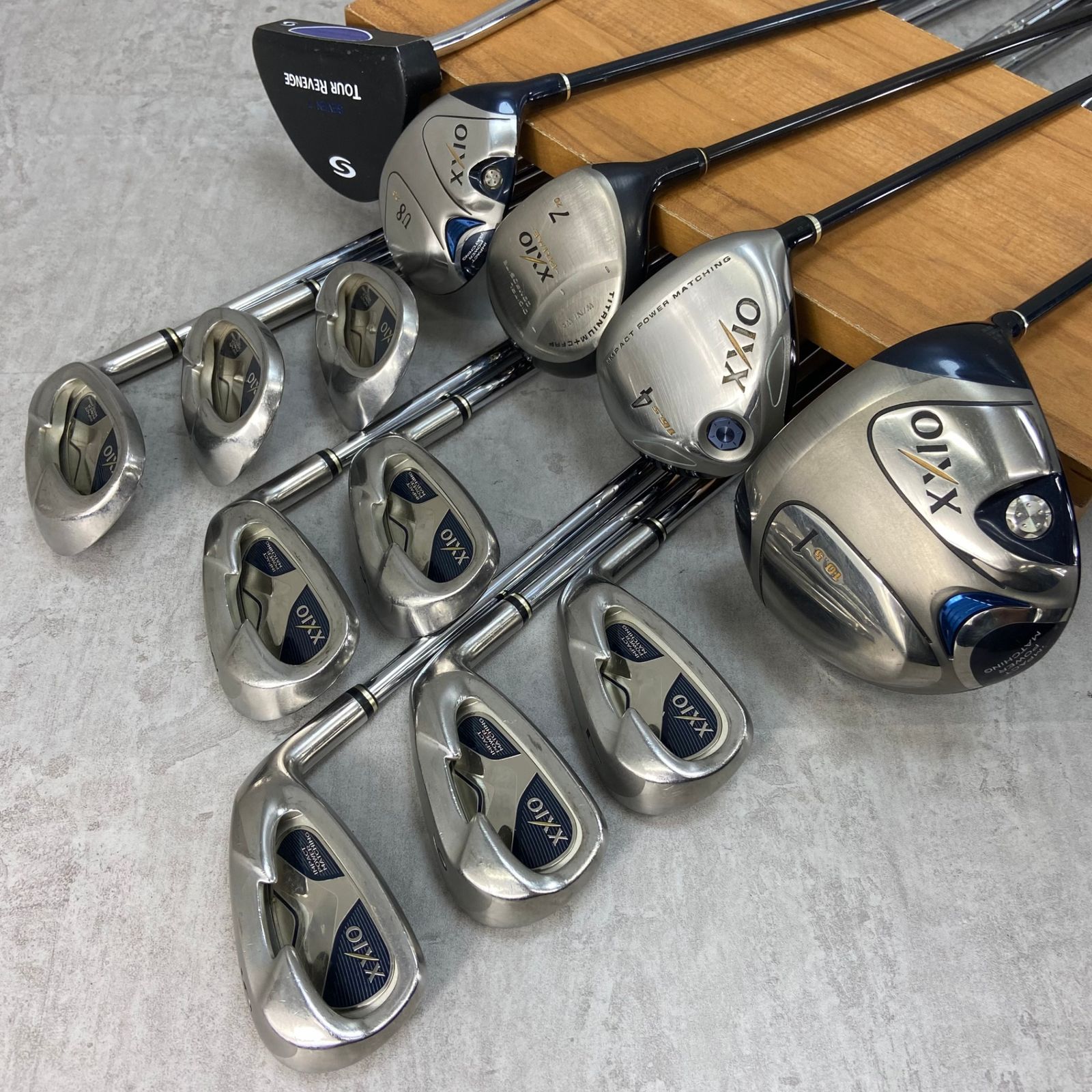 XXIO - ゼクシオ　メンズゴルフ13本セット　R　右利き用　キャディバッグ　ヘッドカバー　初心者おすすめ　入門用　XXIO ゼクシオ メンズゴルフ13本セット R 右利き用 キャディバッグ