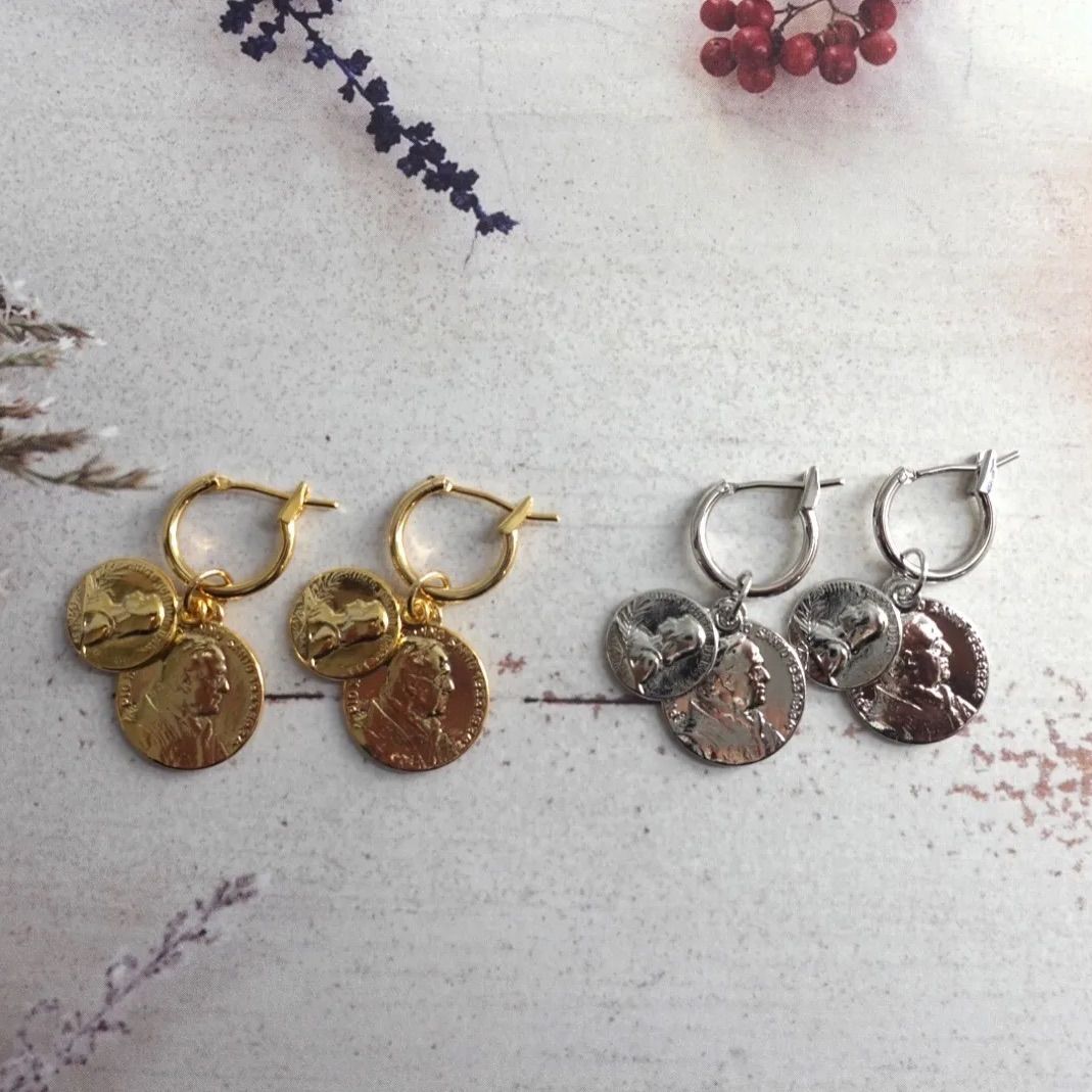 ダブルコインチャームピアス