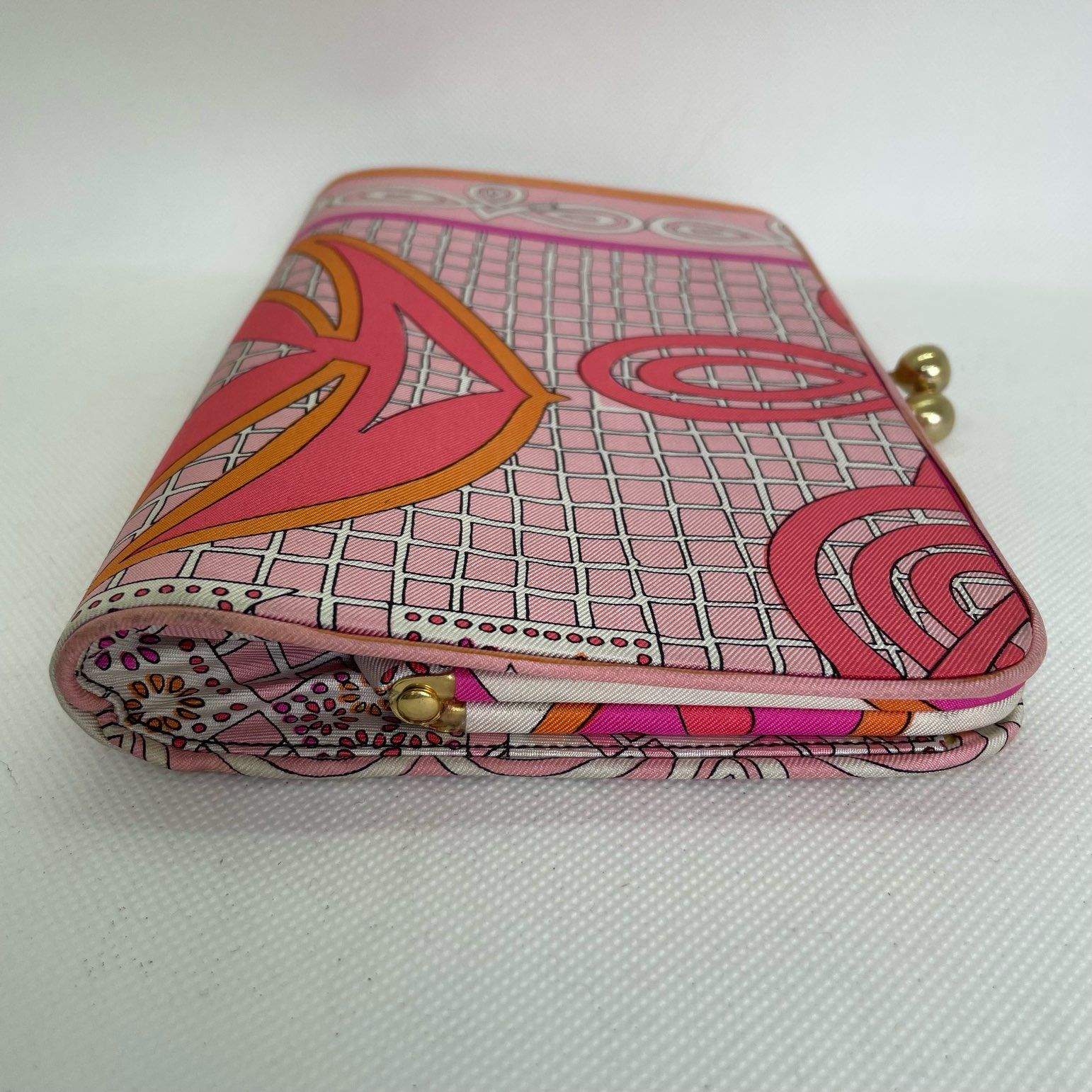エミリオプッチ Amazon.co.jp: EMILIO PUCCI(エミリオプッチ) 財布 ポップフラワー