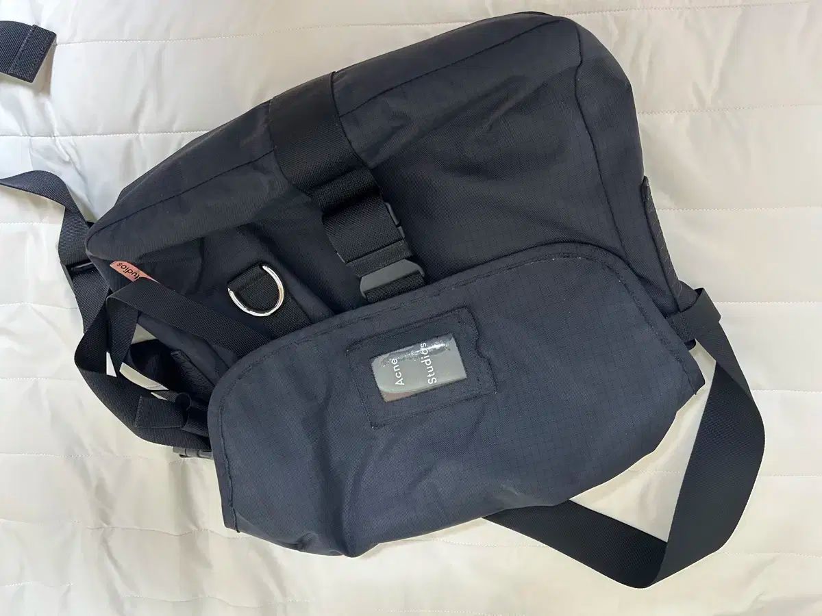 Acne Studios(アクネストゥディオズ) studio メッセンジャーバッグ L