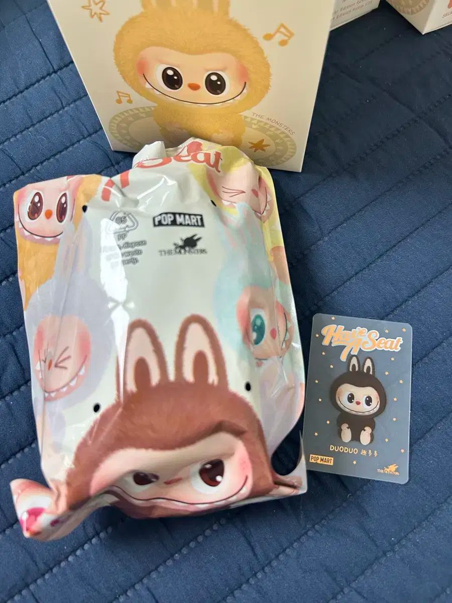 POP MART (ポップマート ) Labubu(ラブブ） 私と一緒に 同様に