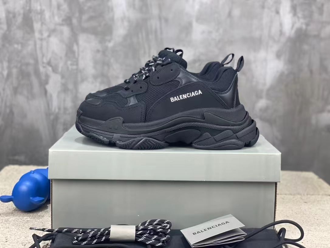 BALENCIAGA TRIPLE S ALL BLACK OG