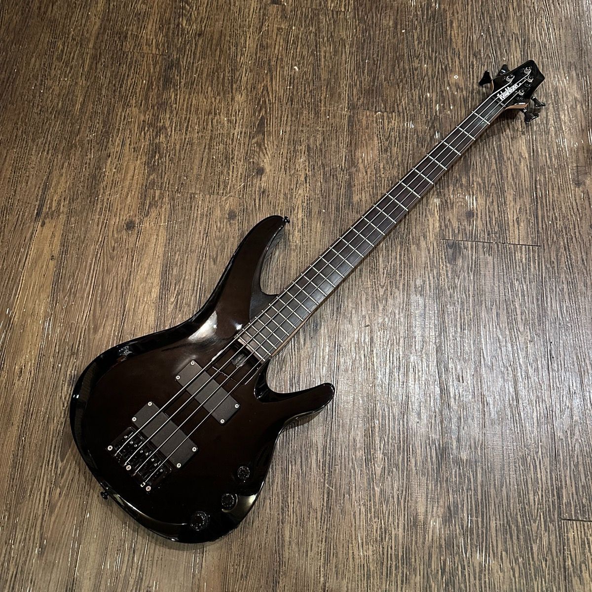 美品 Washburn ワッシュバーン B-2 エレキベース ブラック ケース付 美品 Washburn ワッシュバーン B-2 エレキベース ブラック