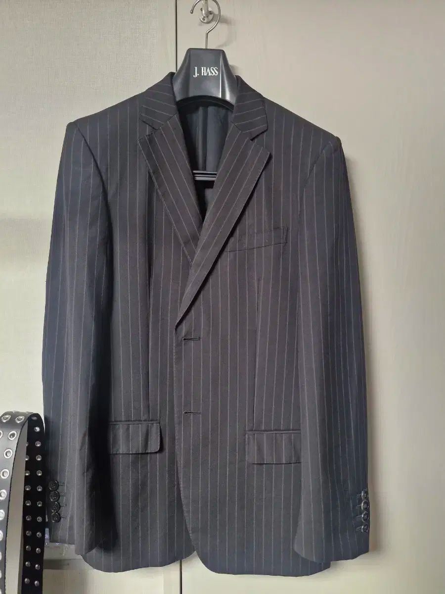 定価 約32万　GUCCI グッチ ネイビー GG ストライプ ジャケット GUCCI グッチ GG柄ストライプ 金ボタン シングル テーラードジャケット