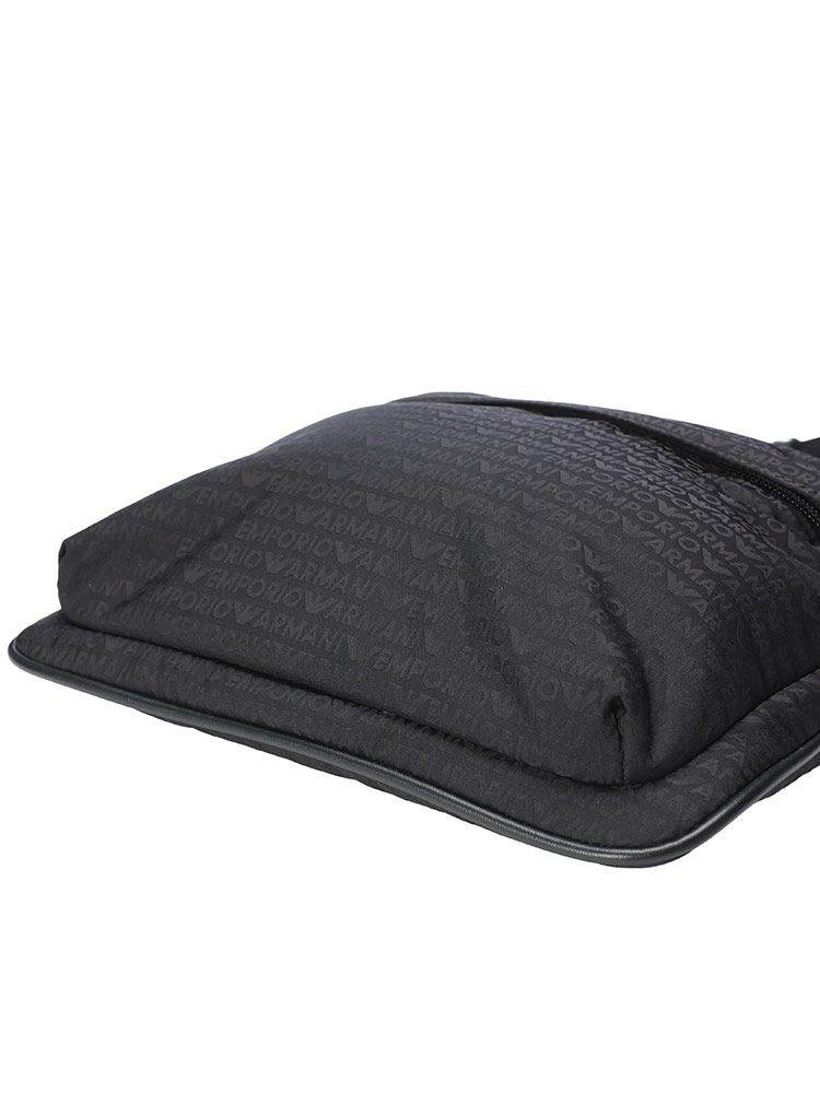 オールオーバージャ フラットショルダーバッグ