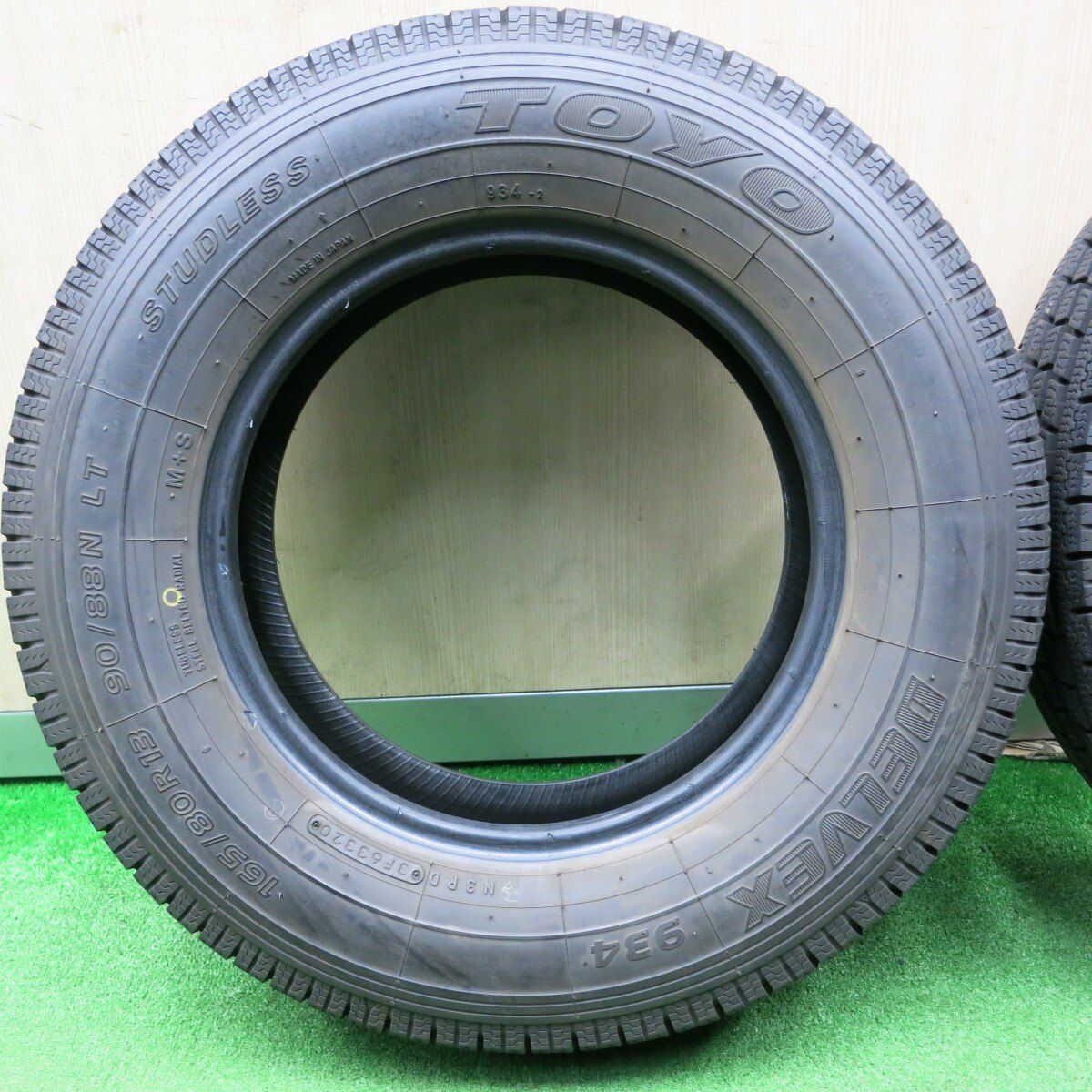 165/80R13 90/88N TOYO DELVEX 935 バン・小型トラック用スタッドレスタイヤ 通販 1本〜 TOYO DELVEX 935 165⁄80R13 90⁄88N SCHNEIDER SQ27 メタリックブラック