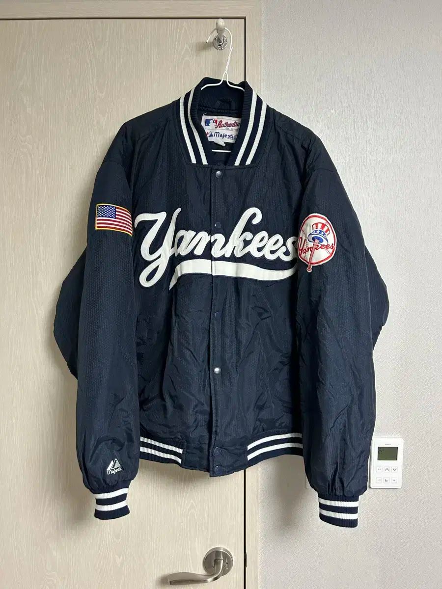 Majestic スタジャン ネイビー/ベージュ 美品】majestic YANKEES