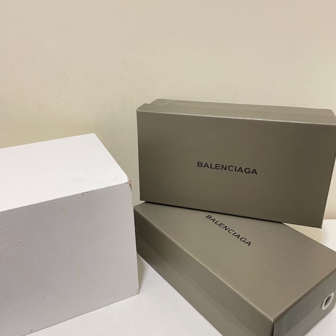 BALENCIAGA アルファベットの太ヒールサンダル②